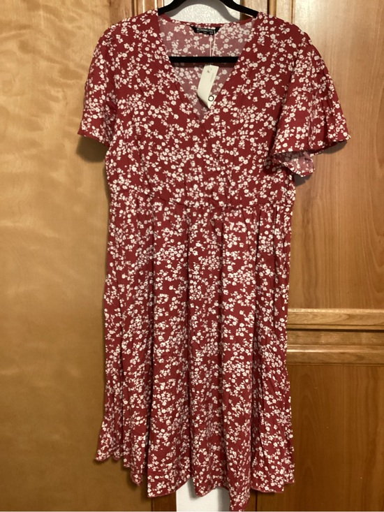 BloomChic Dresses & Skirts - BloomChic Dark Pink Floral V-neck flutter sleeve Dress, size 12, NWT